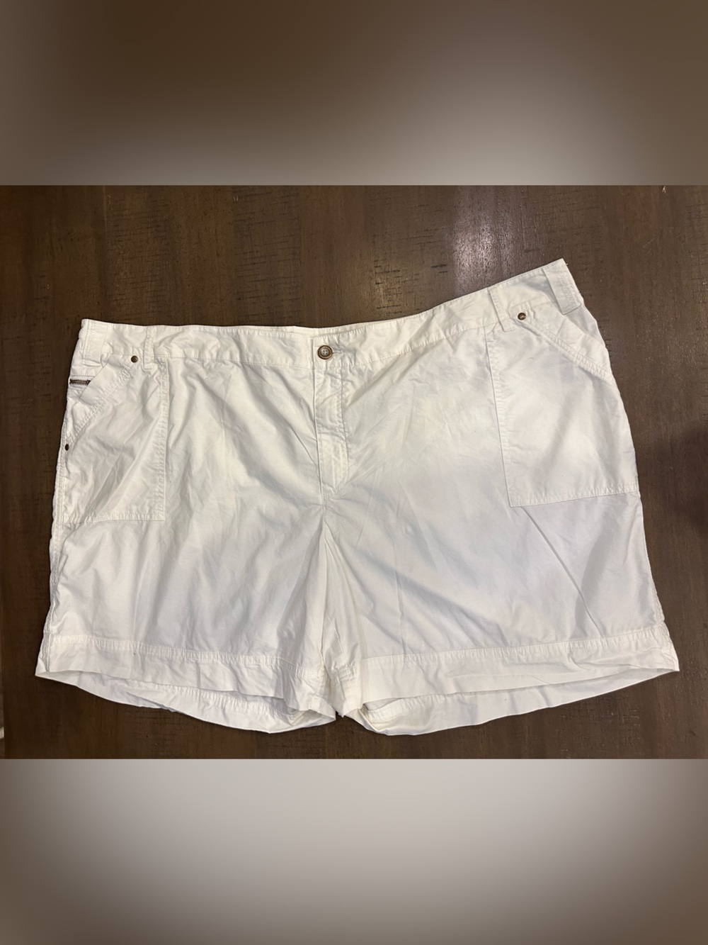 Avenue White Women's Bermuda Shorts